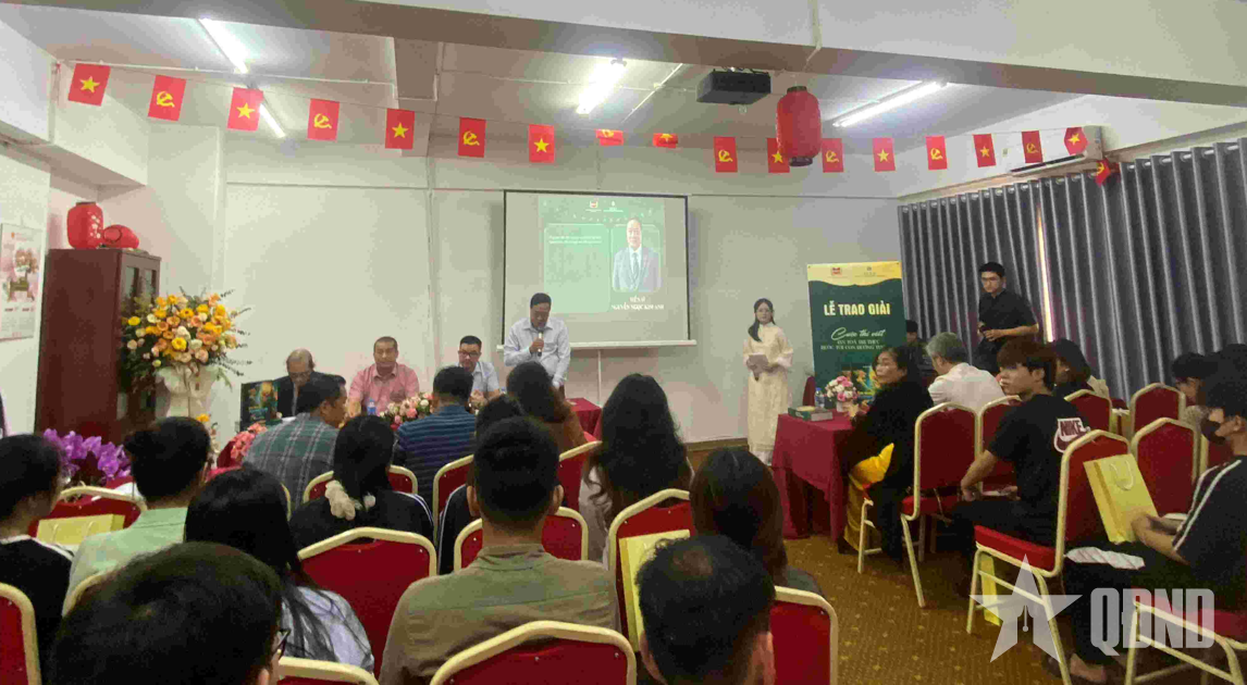 Trao giải cuộc thi viết “Lan tỏa tri thức, bước tới con đường tương lai”